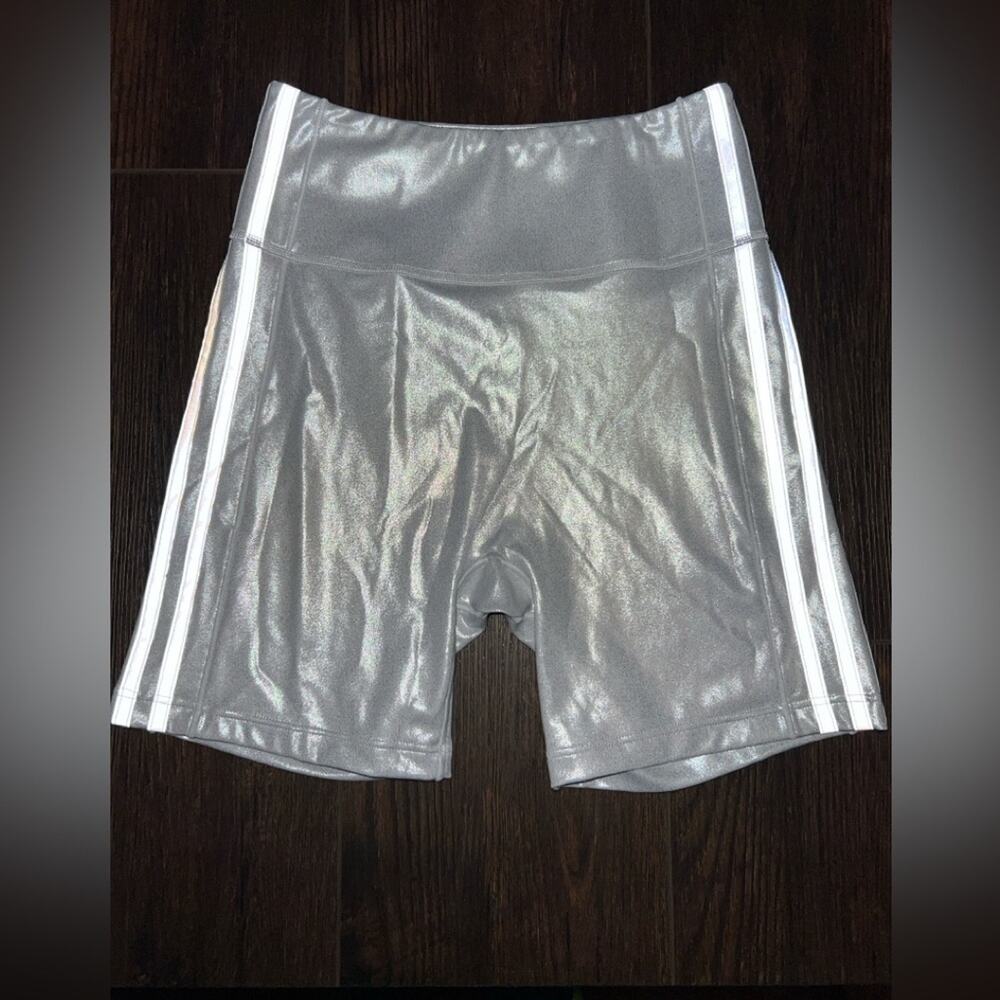 IVY PARK x Adidas Biker Short in Grey Silver Size SMALL - Picture 2 of 8
